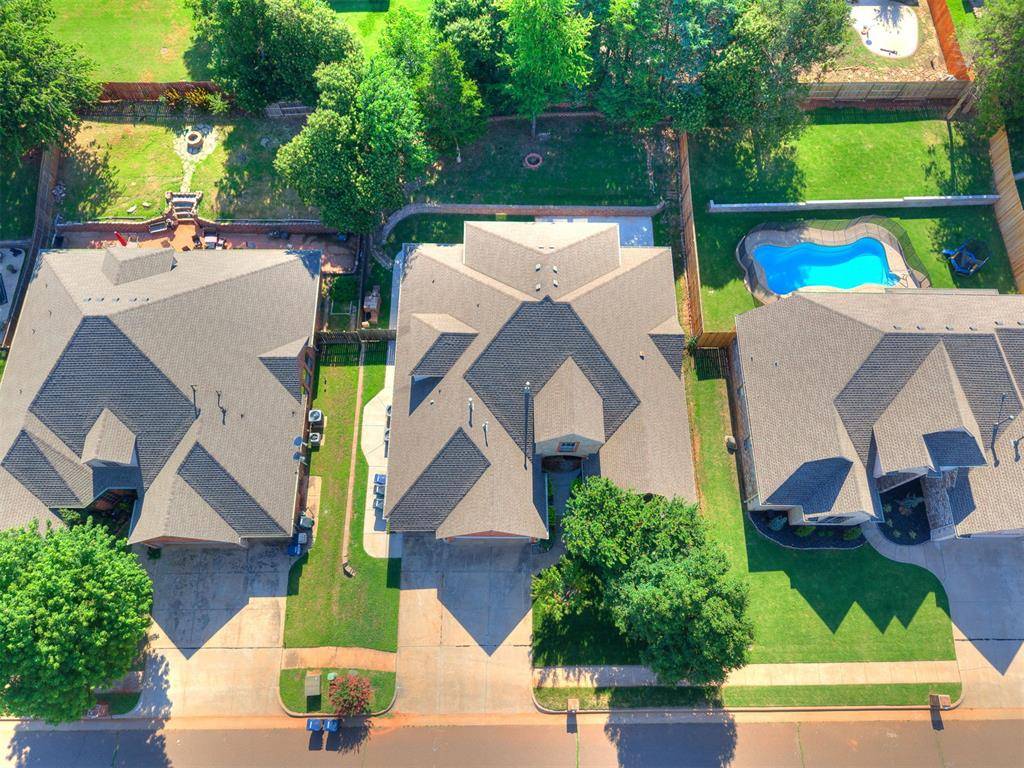 19316 Cade CT, Edmond, OK 73012