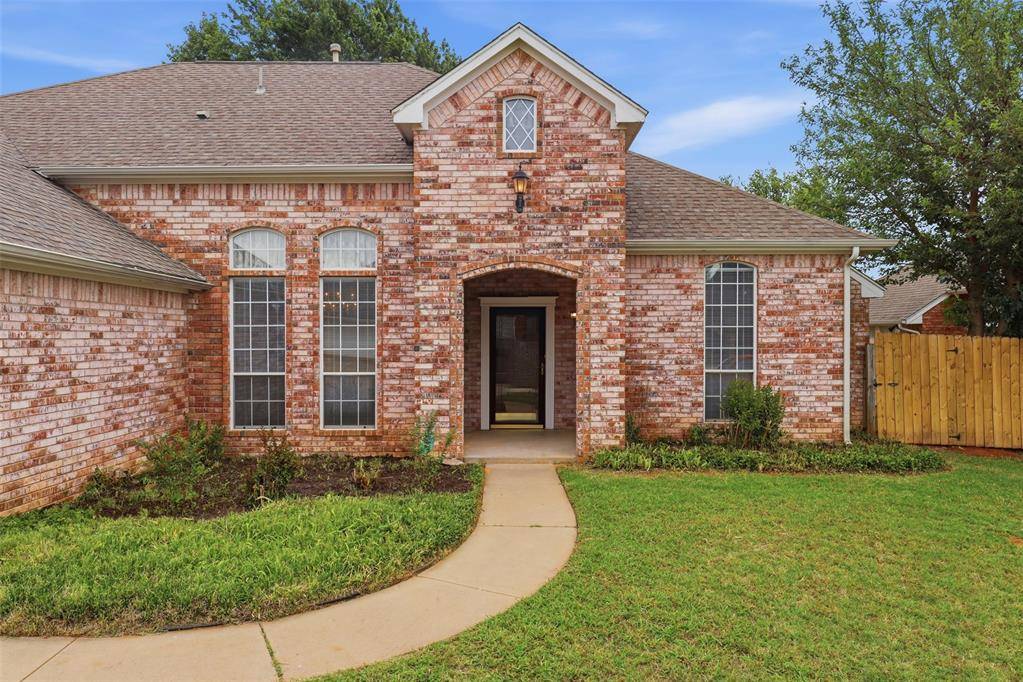 2608 Kingsley LN, Oklahoma City, OK 73128