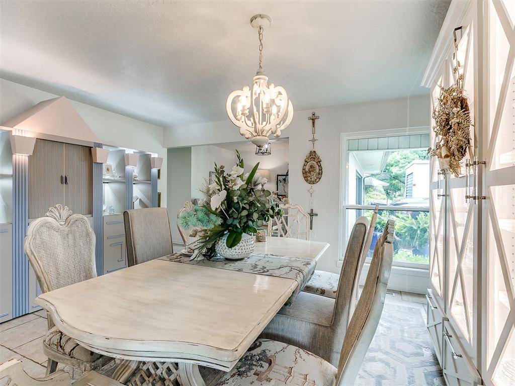 1618 Greenbriar DR, Norman, OK 73072
