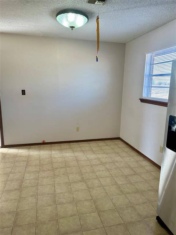 105 NW Boundry RD, Erick, OK 73645