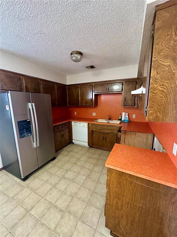 105 NW Boundry RD, Erick, OK 73645