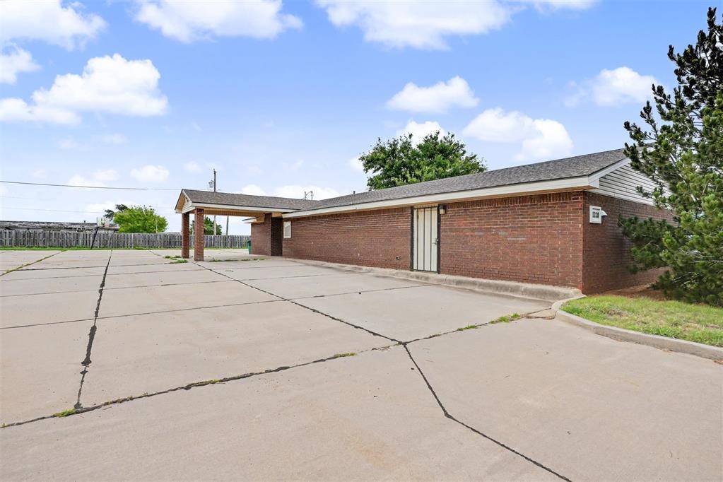 1220 S Broadway ST, Hobart, OK 73651