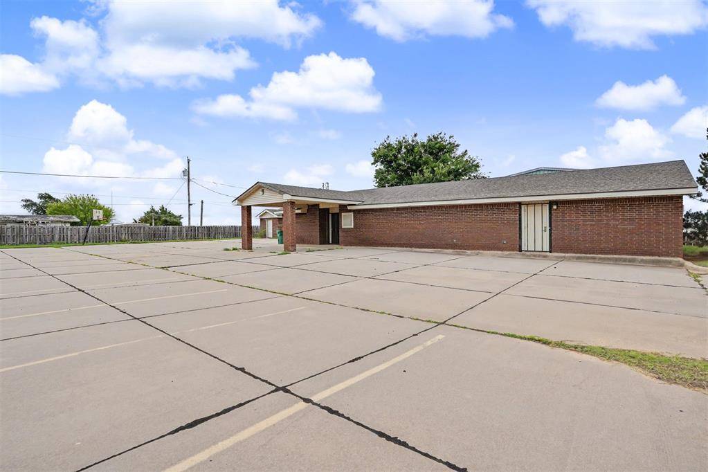 1220 S Broadway ST, Hobart, OK 73651