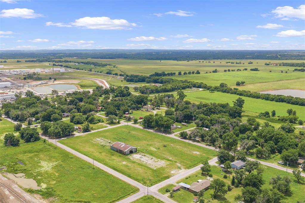 W Chickasaw ST, Wynnewood, OK 73098