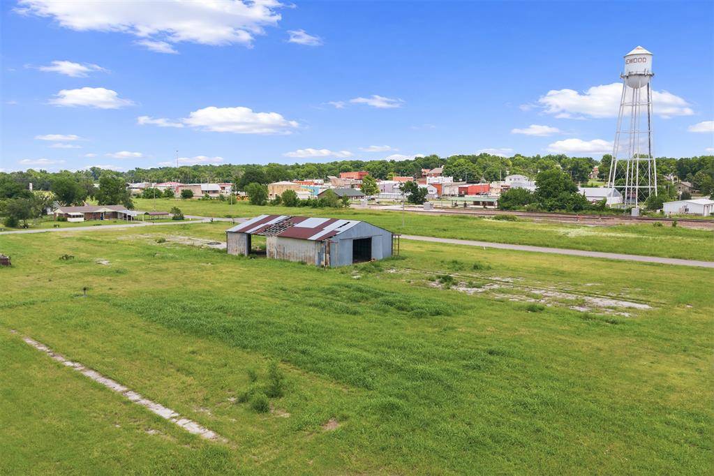 W Chickasaw ST, Wynnewood, OK 73098