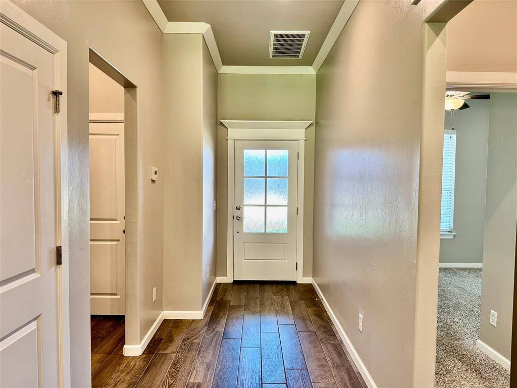 716 E Barajas TER, Mustang, OK 73064