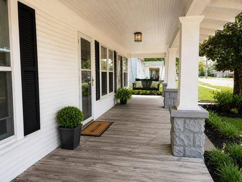 402 E Maple ST, Cushing, OK 74023