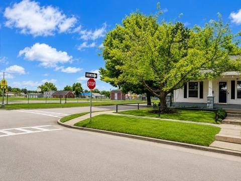 402 E Maple ST, Cushing, OK 74023