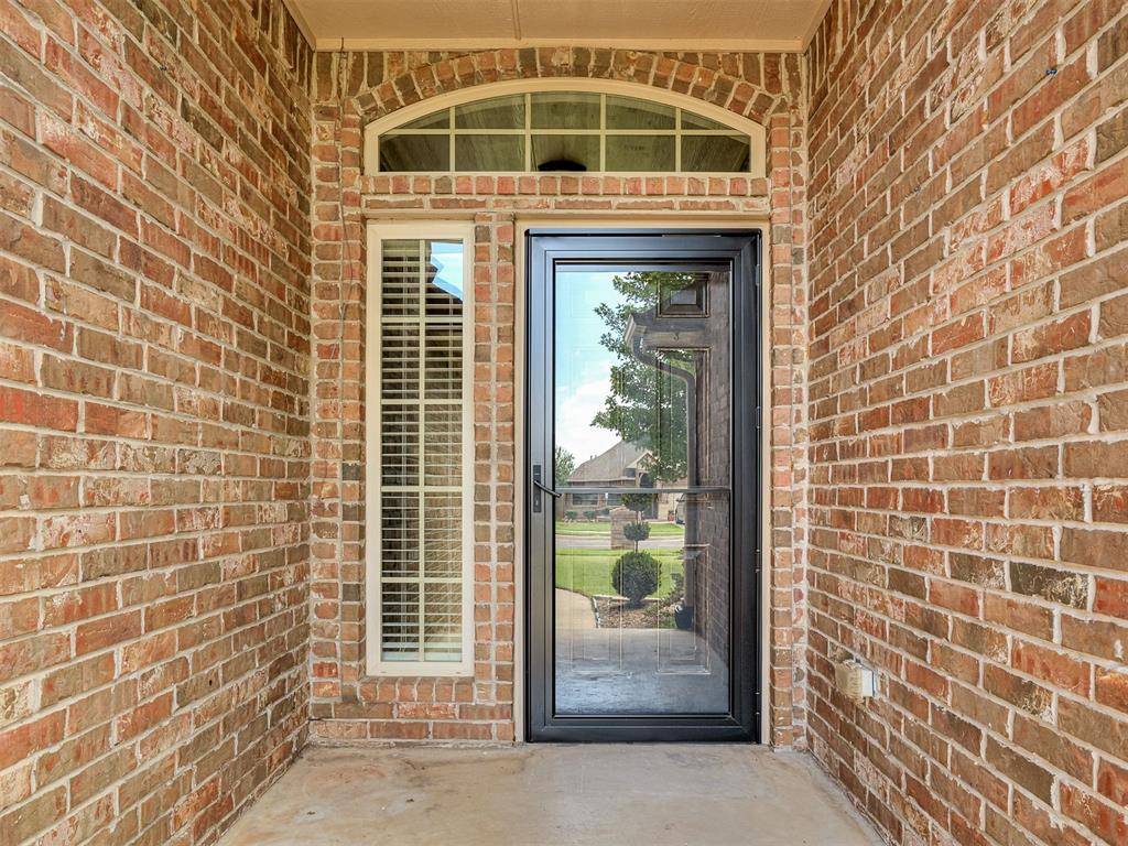 9213 NW 77th ST, Yukon, OK 73099