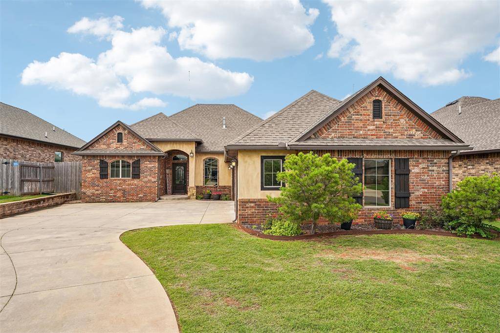 1720 NE 25th ST, Moore, OK 73160