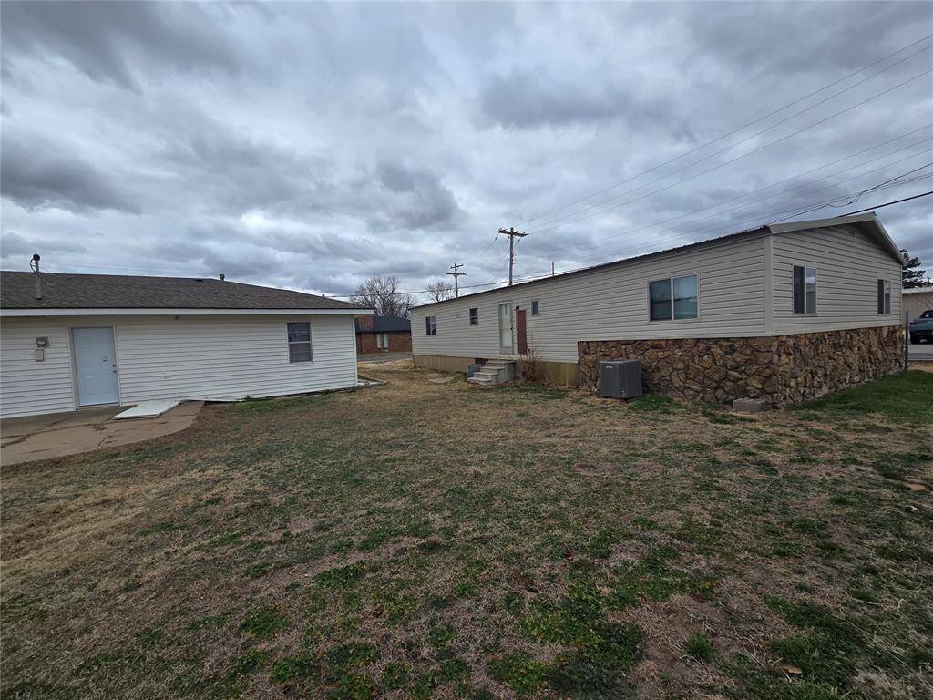 506 W 4th ST, Watonga, OK 73772