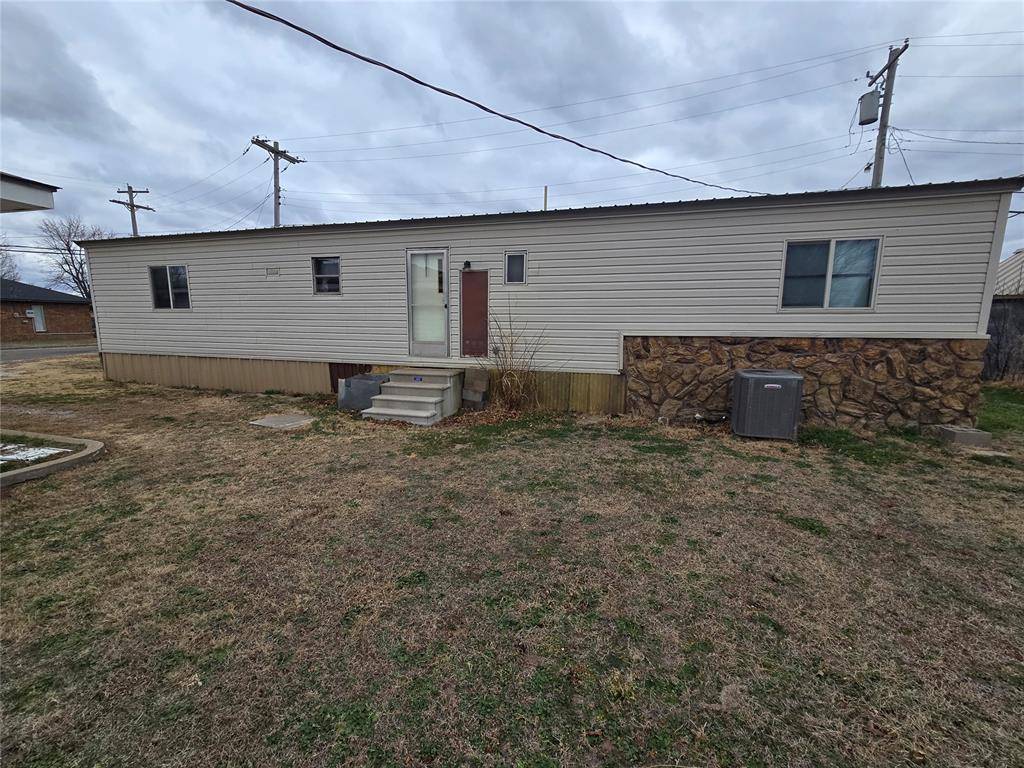 506 W 4th ST, Watonga, OK 73772