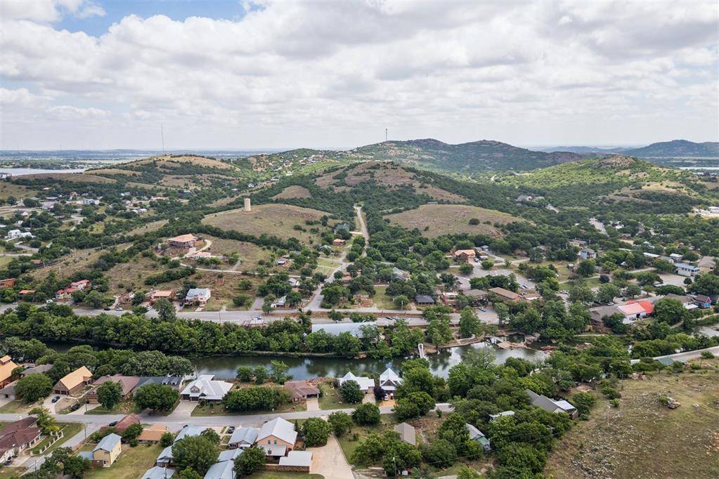 129 E Upper Lake DR, Medicine Park, OK 73557