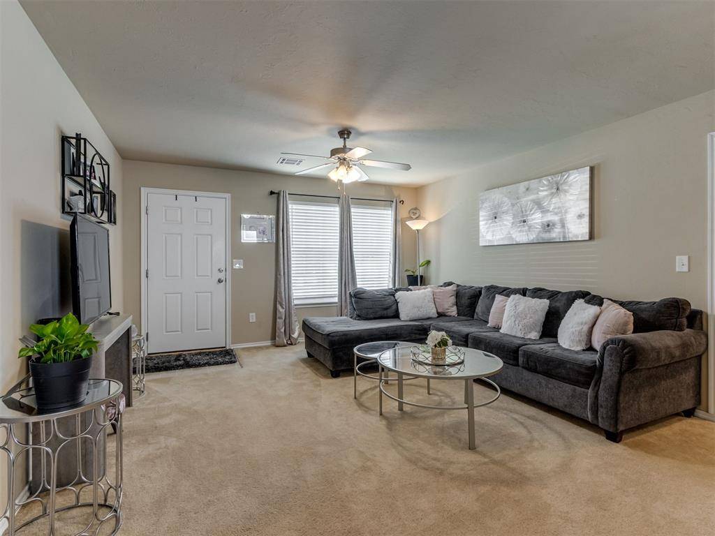 531 E Juniper LN, Mustang, OK 73064