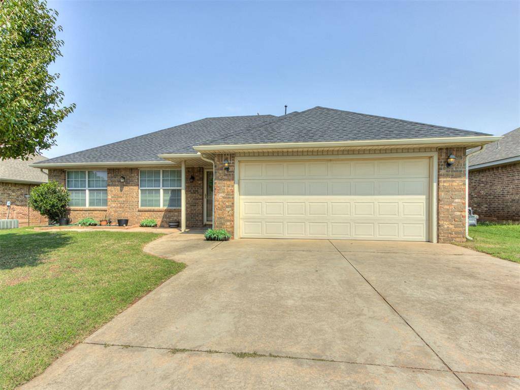 531 E Juniper LN, Mustang, OK 73064