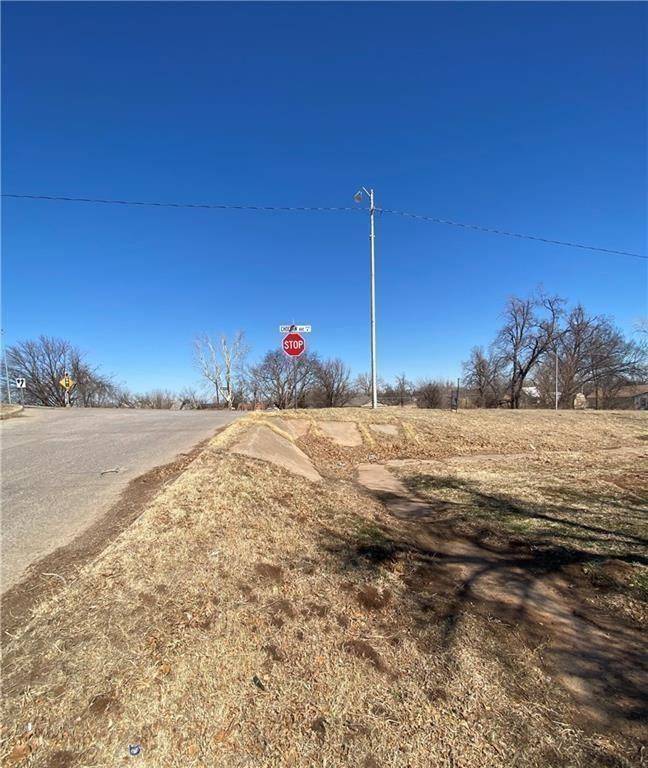 1121 W Choctaw AVE, Chickasha, OK 73018