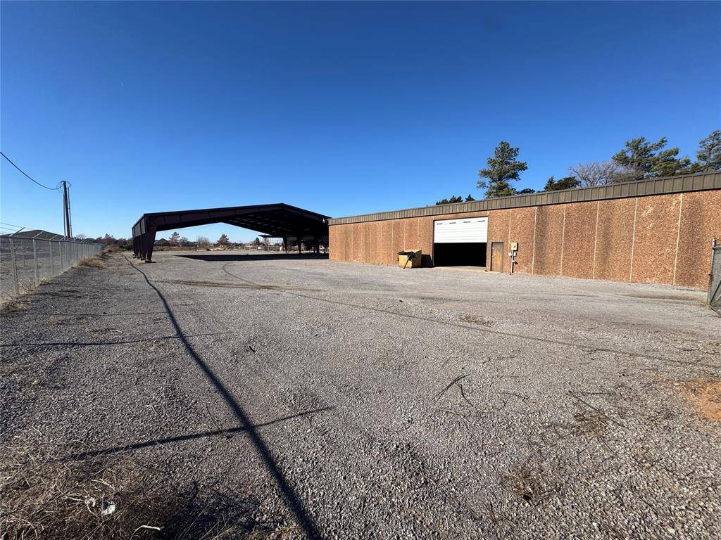 1709 N Airport RD, Weatherford, OK 73096