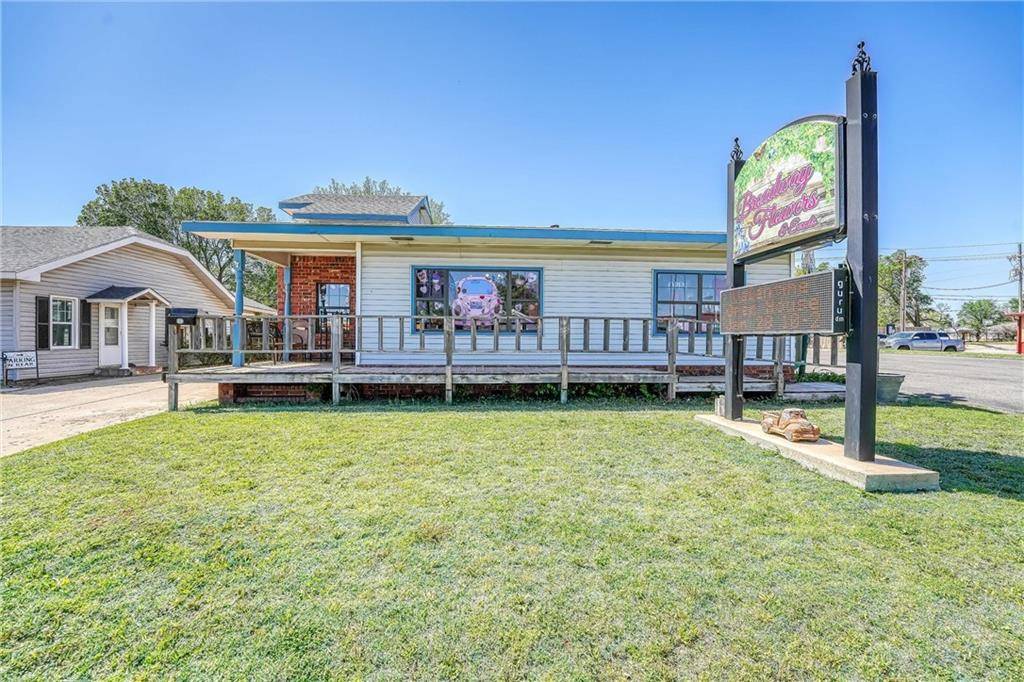 1012 W 3rd ST, Elk City, OK 73644