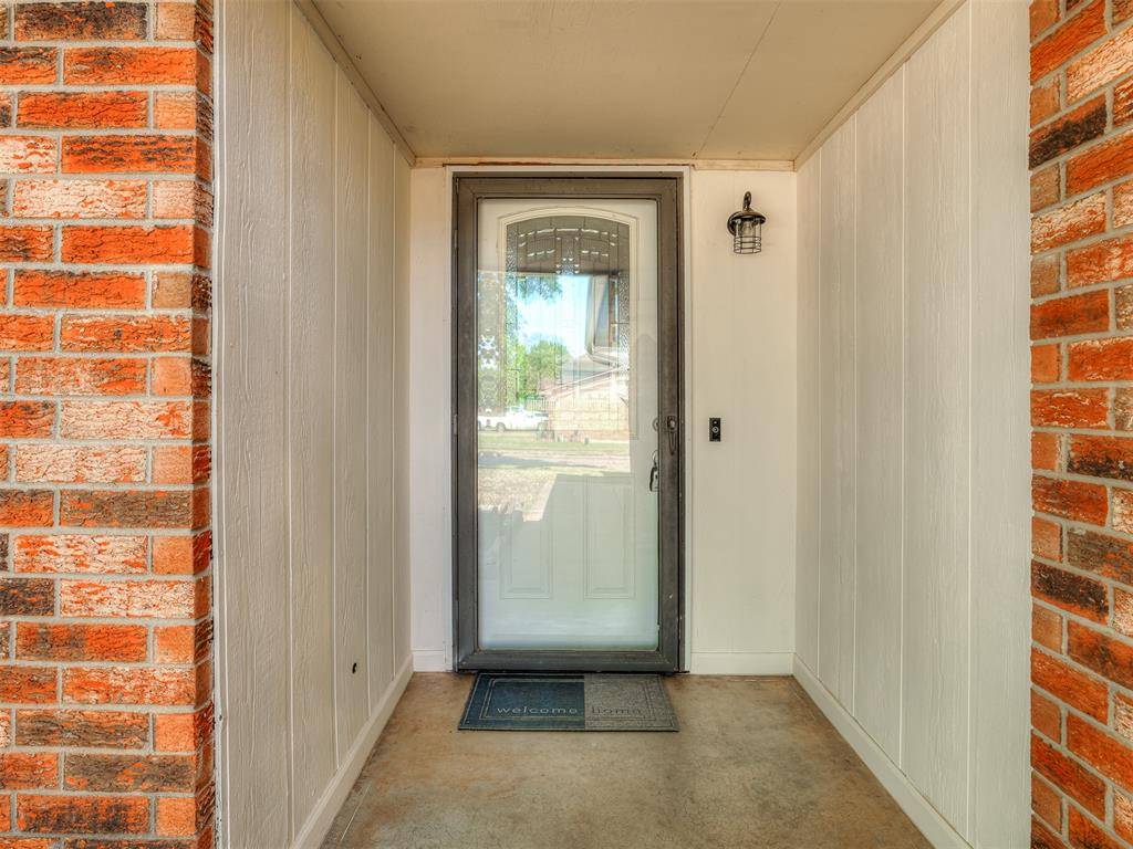 914 S Highland DR, Mustang, OK 73064