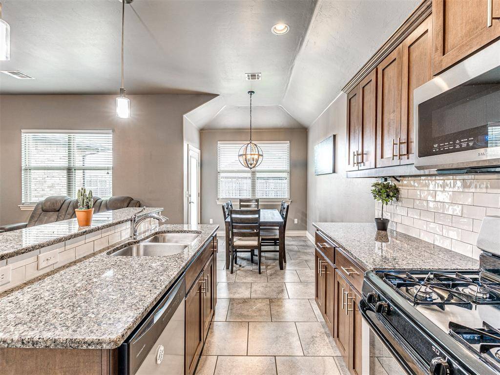 9433 NW 91st ST, Yukon, OK 73099