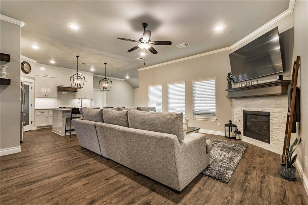 2816 Oak Hill AVE, Edmond, OK 73034