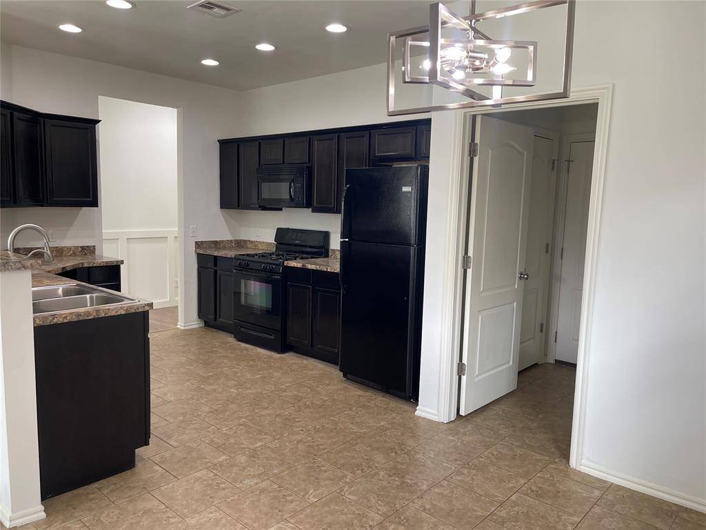 9216 NW 71st ST, Yukon, OK 73099