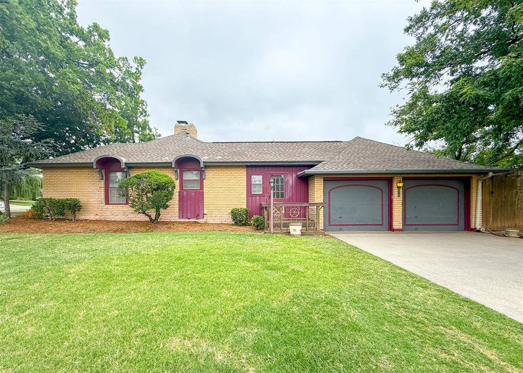 1816 Huntington AVE, Nichols Hills, OK 73116