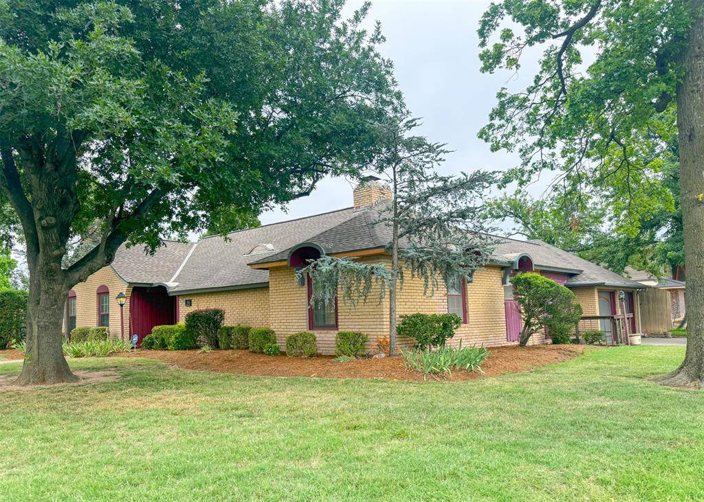 1816 Huntington AVE, Nichols Hills, OK 73116