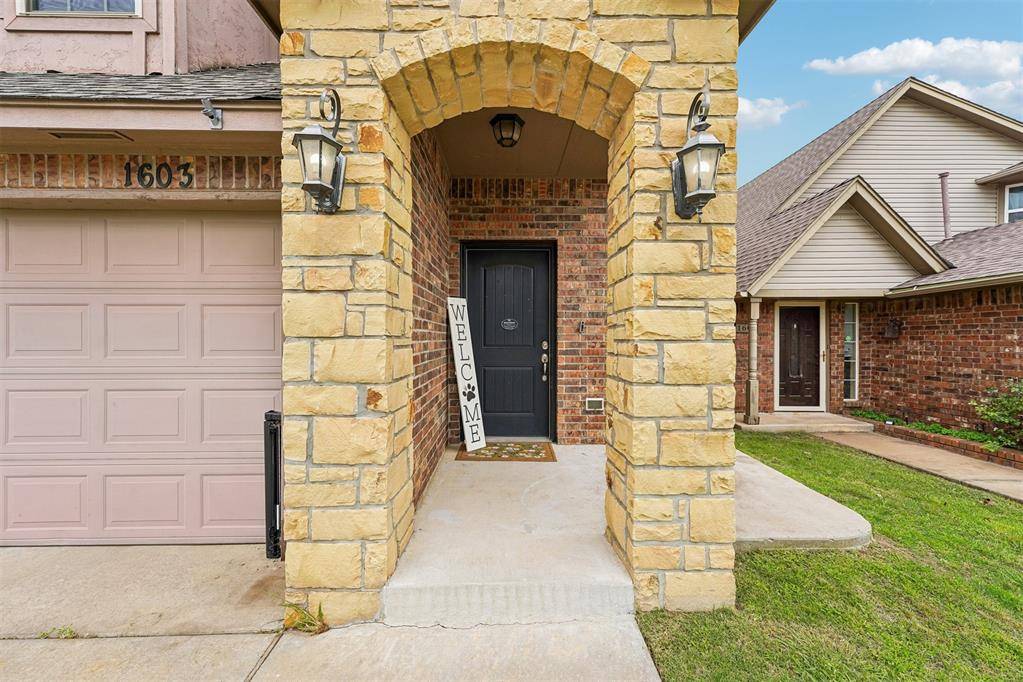 1603 SW 20th ST, Moore, OK 73170