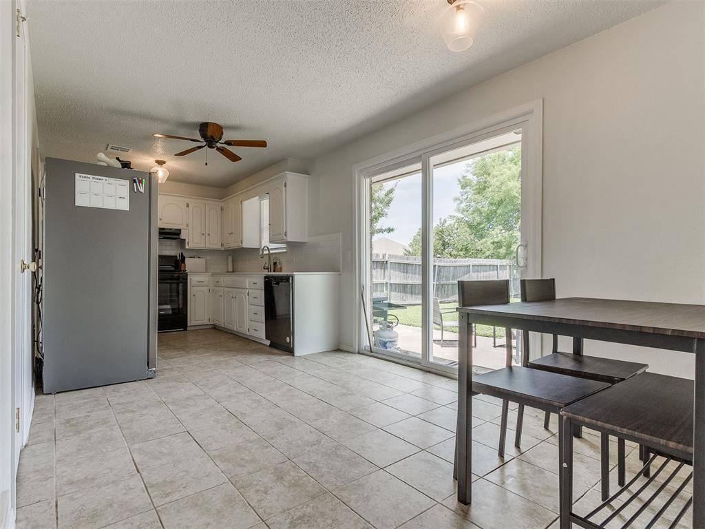 633 SW 10th ST, Moore, OK 73160