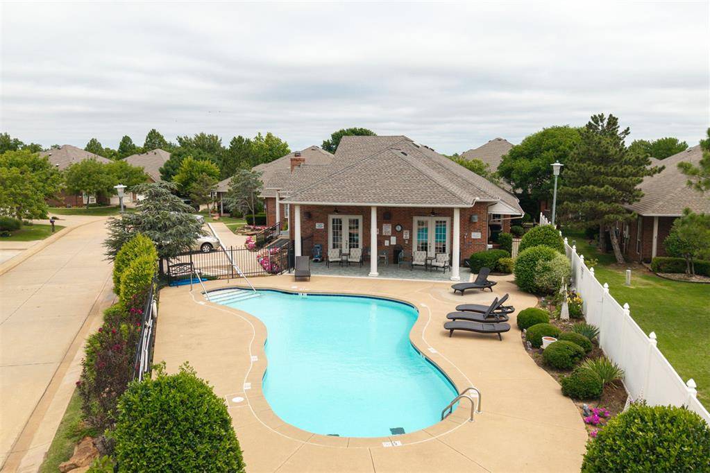 15420 Monarch LN, Edmond, OK 73013