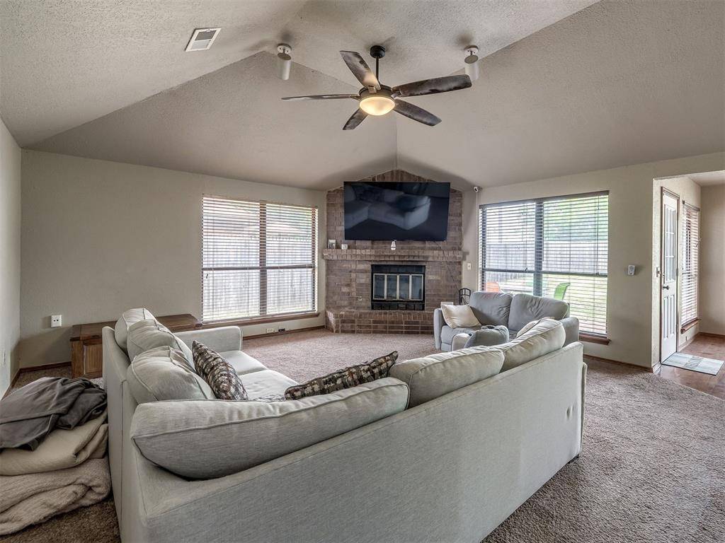 1108 Earl A Rodkey DR, Edmond, OK 73003