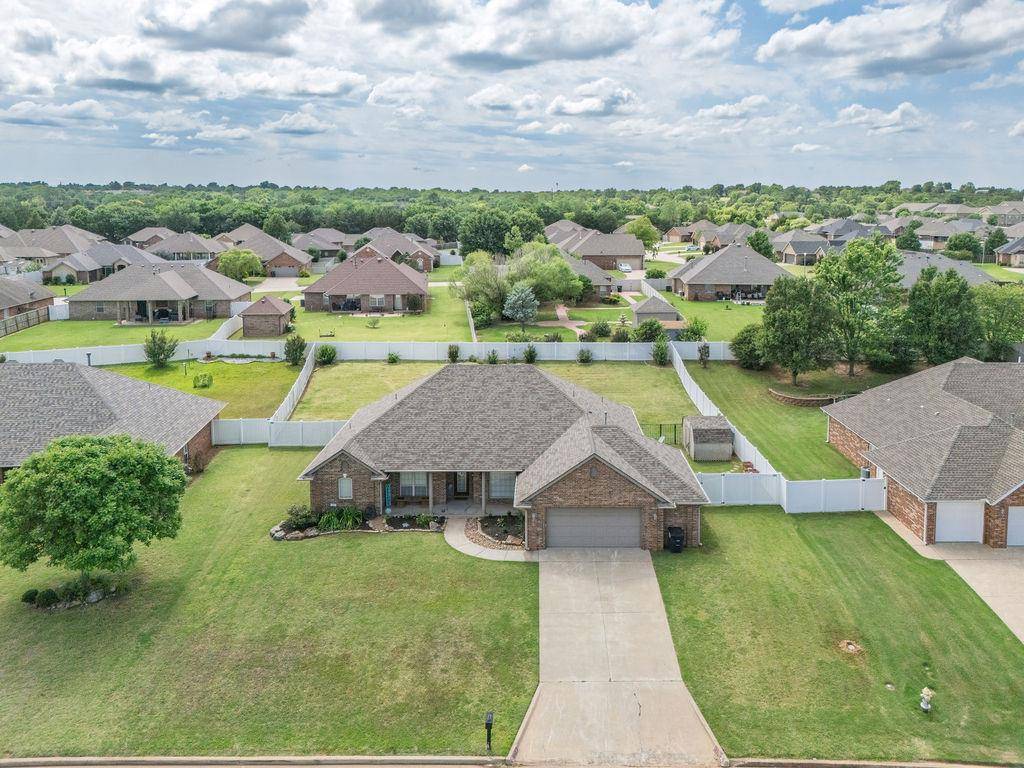 1712 Pecan Crossing DR, Shawnee, OK 74804