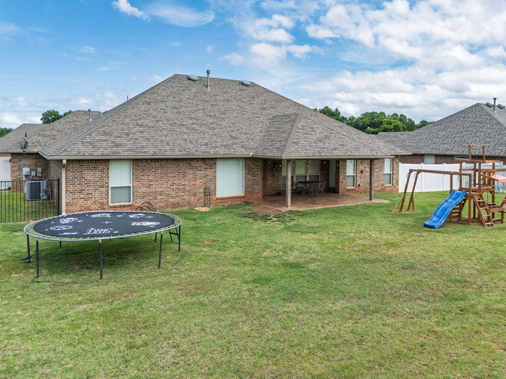 1712 Pecan Crossing DR, Shawnee, OK 74804