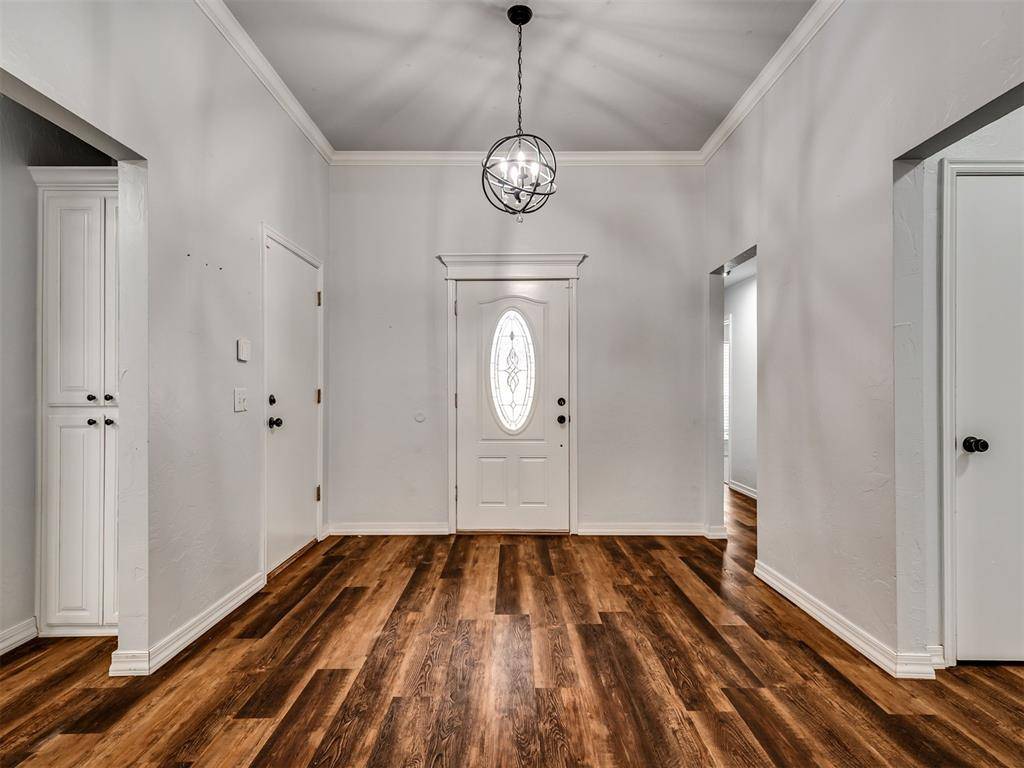 11108 SW 8th ST, Yukon, OK 73099