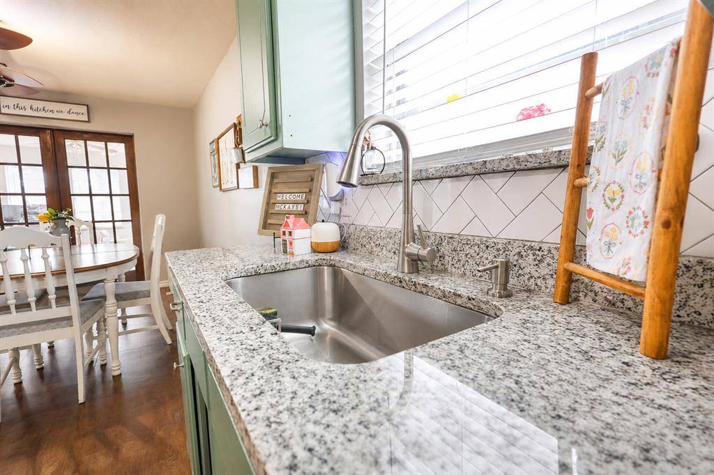 112 Chickasaw LN, Yukon, OK 73099