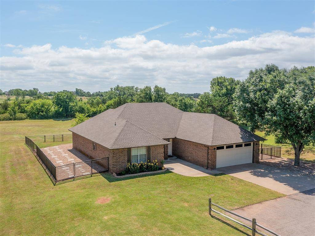 2120 Flamingo Dr, Blanchard, OK 73010