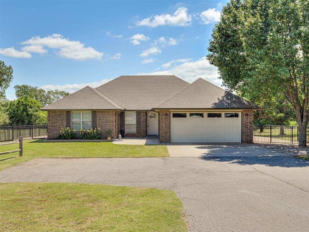 2120 Flamingo Dr, Blanchard, OK 73010