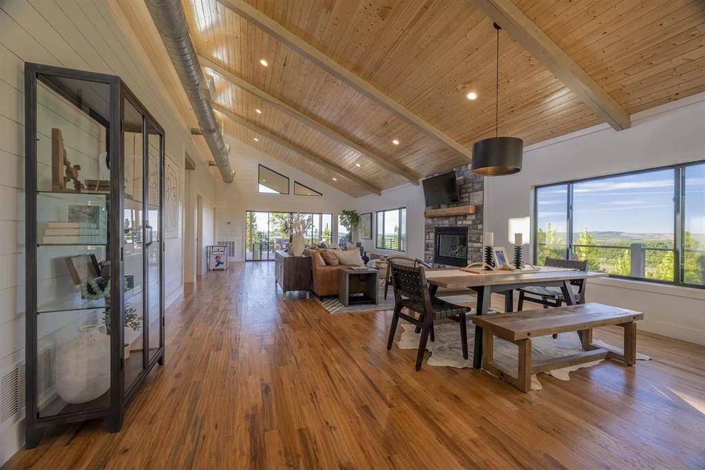 613 Woodland Bluff TRL, Broken Bow, OK 74728