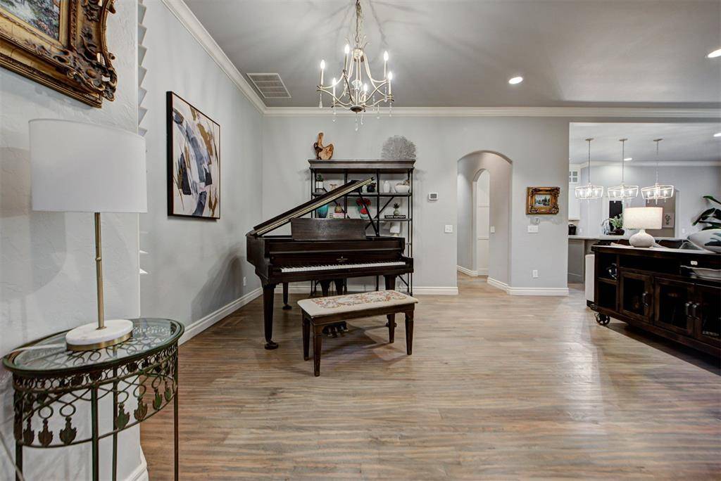 2948 Allie DR, Edmond, OK 73012