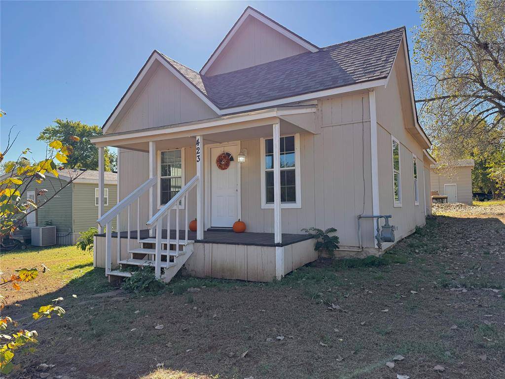 423 Loy ST, Meeker, OK 74855