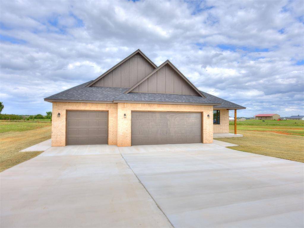 1321 Chisolm Trail LN, Tuttle, OK 73089