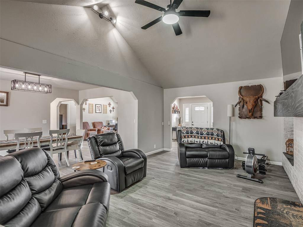 10828 Eastway ST, Mcloud, OK 74851