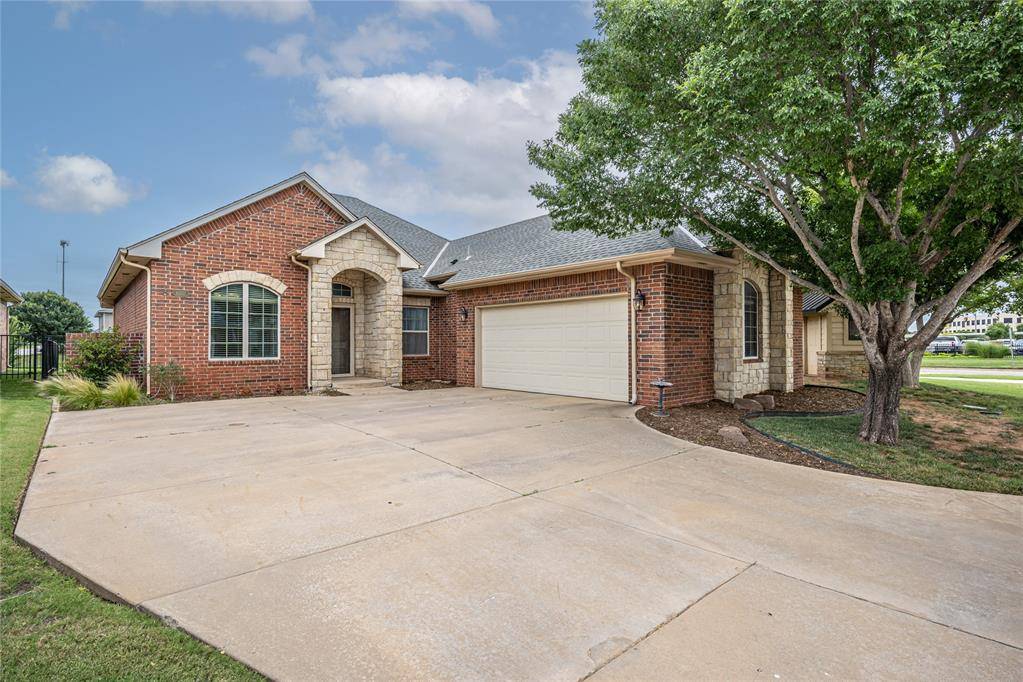10337 Hawthorn DR, Oklahoma City, OK 73120