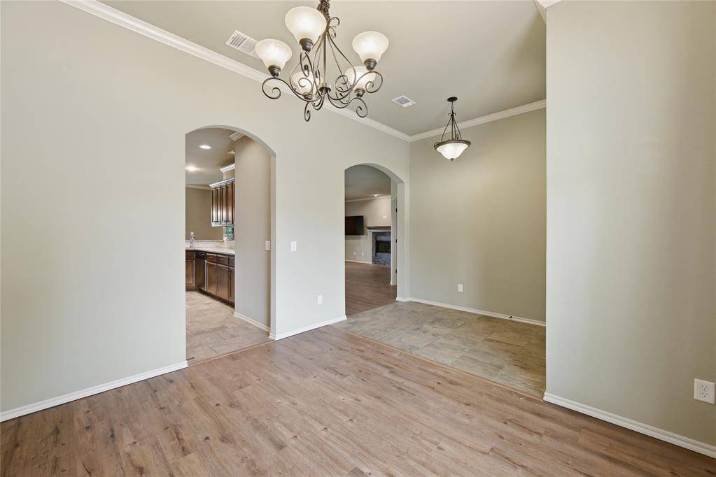 10337 Hawthorn DR, Oklahoma City, OK 73120