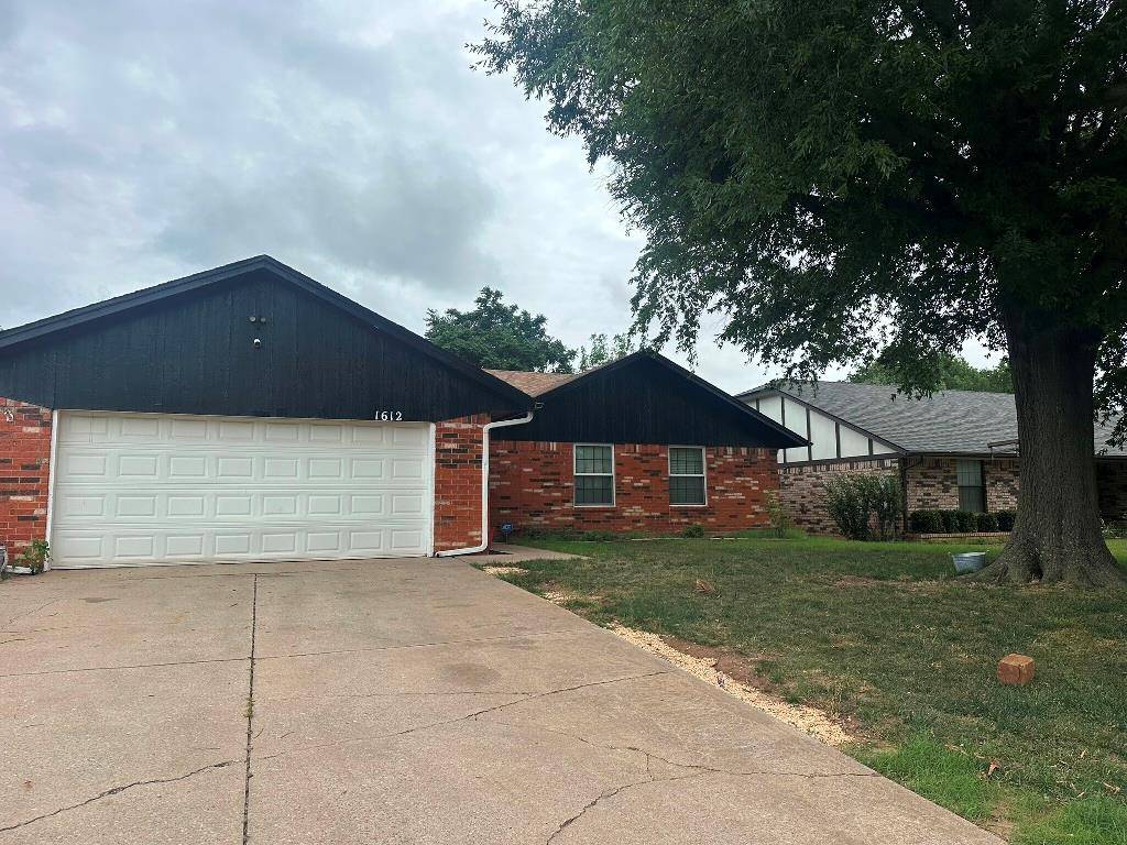1612 Whispering Creek DR, Edmond, OK 73013