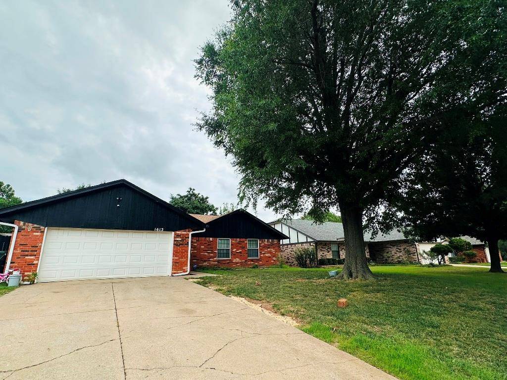 1612 Whispering Creek DR, Edmond, OK 73013
