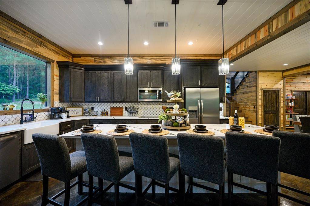 215 Top Notch LN, Broken Bow, OK 74728