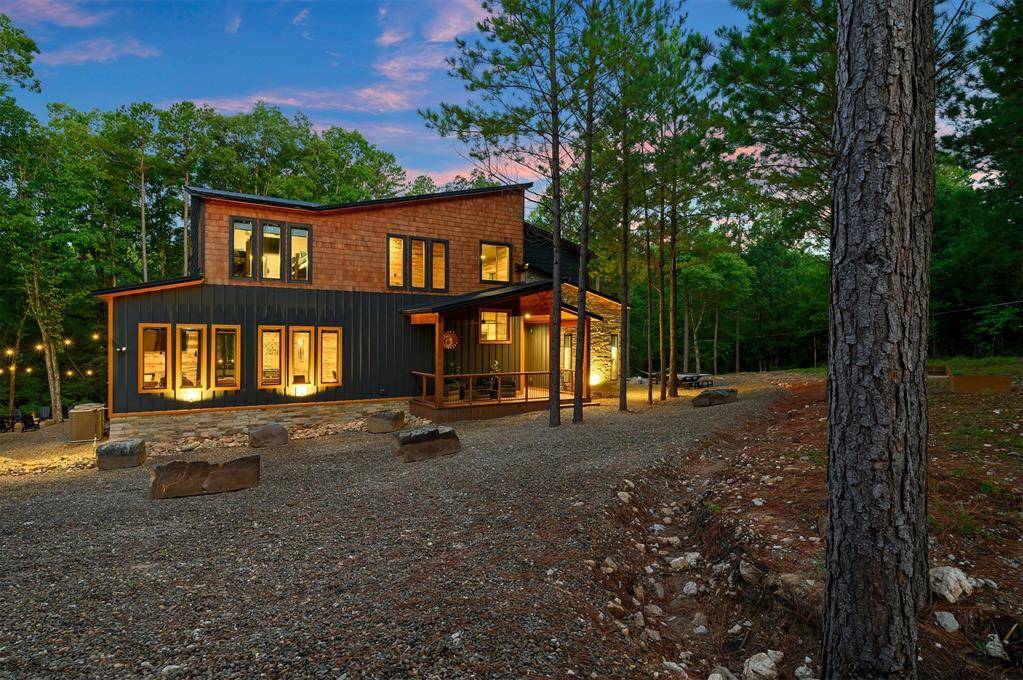 215 Top Notch LN, Broken Bow, OK 74728