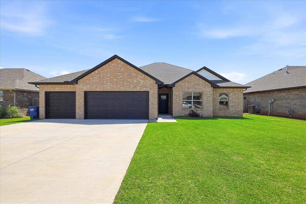 704 N Cottontail WAY, Mustang, OK 73064